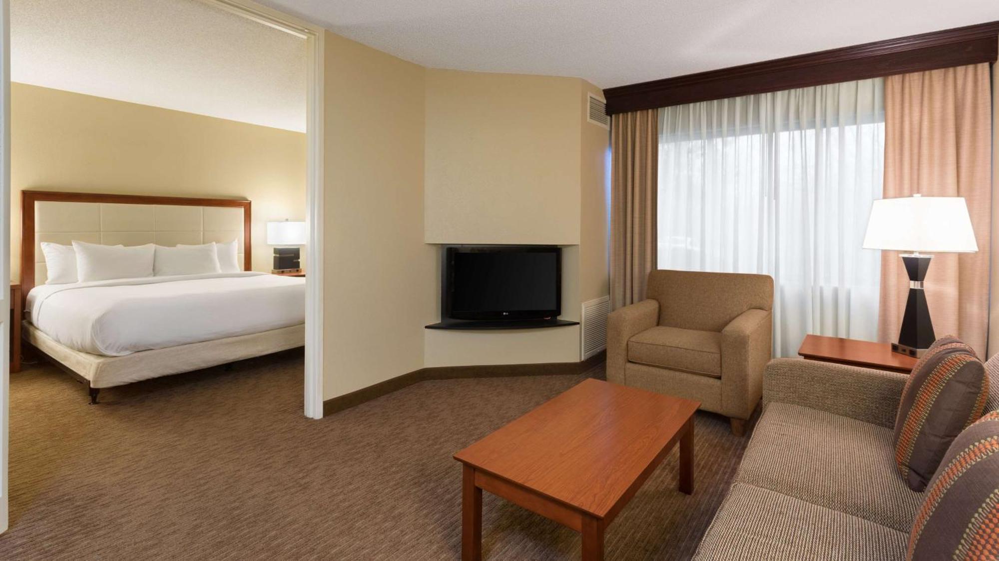 Doubletree Suites By Hilton Hotel Cincinnati - Blue Ash Sharonville Exterior foto